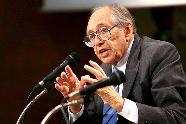 Futurologo alvin toffler autor do classico livro a terceira onda
