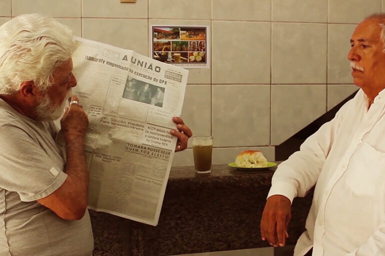 Sequencia do projecionista rubens com o amigo ze nilton no caldo de cana.