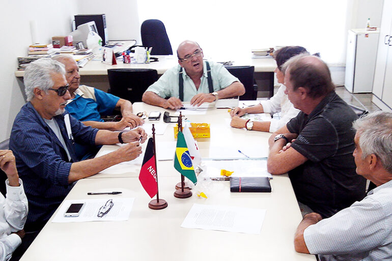 Reuniao do conselho do cineclube da fcja sob a presidencia do prof. damiao ramos cavalcanti