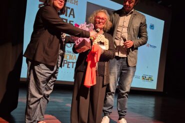 Zezita Recebendo Homenagem No Theatro Vasques De Moji Das Cruzessp 1