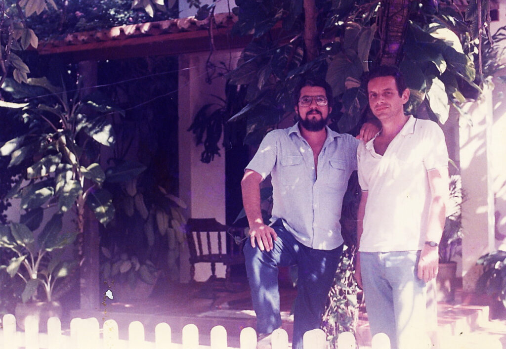 Alex com o cineasta rogério sganzerla quando de sua visita à paraíba.