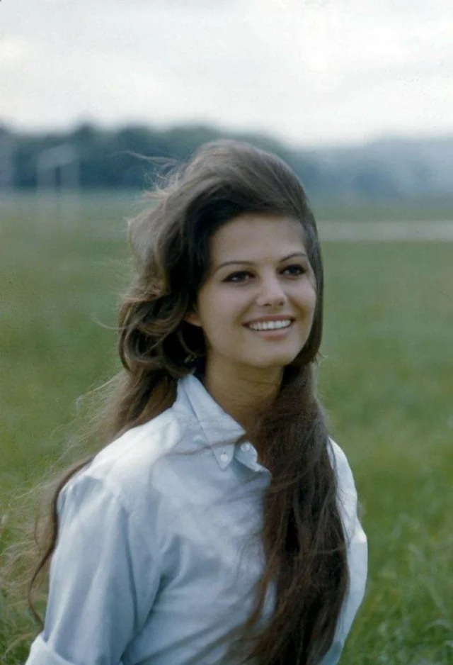 Atriz italiana claudia cardinale, paixão de gerações de cinéfilos.