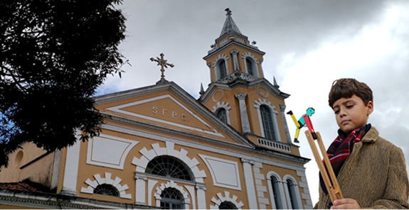 Garoto arthur luna nas gravações de seu curta metragem, no centro histórico.