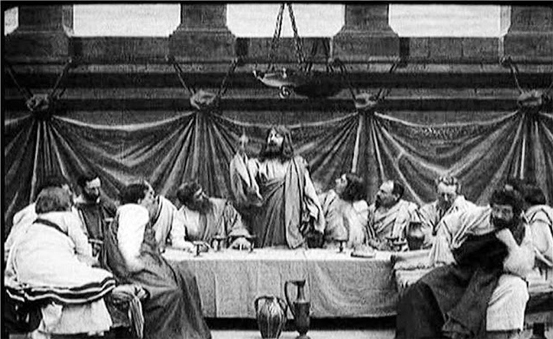 Cena da paixão de cristo da época do cinema mudo.