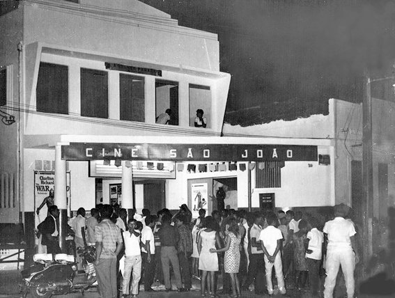 Cine São João no dia de sua inauguração, em Santa Rita.
